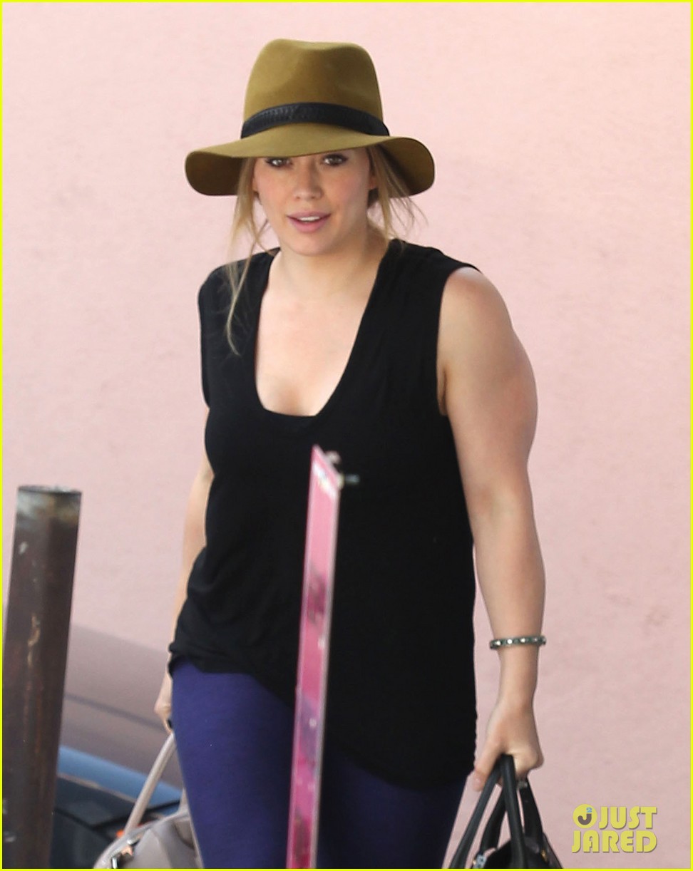 hilary-duff-chris-mcmillan-salon-appointment-02