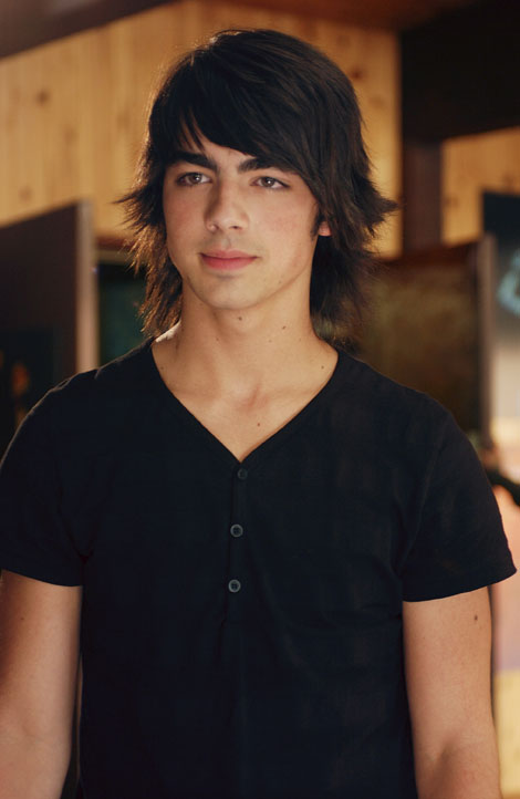 Joe-Jonas-cr01