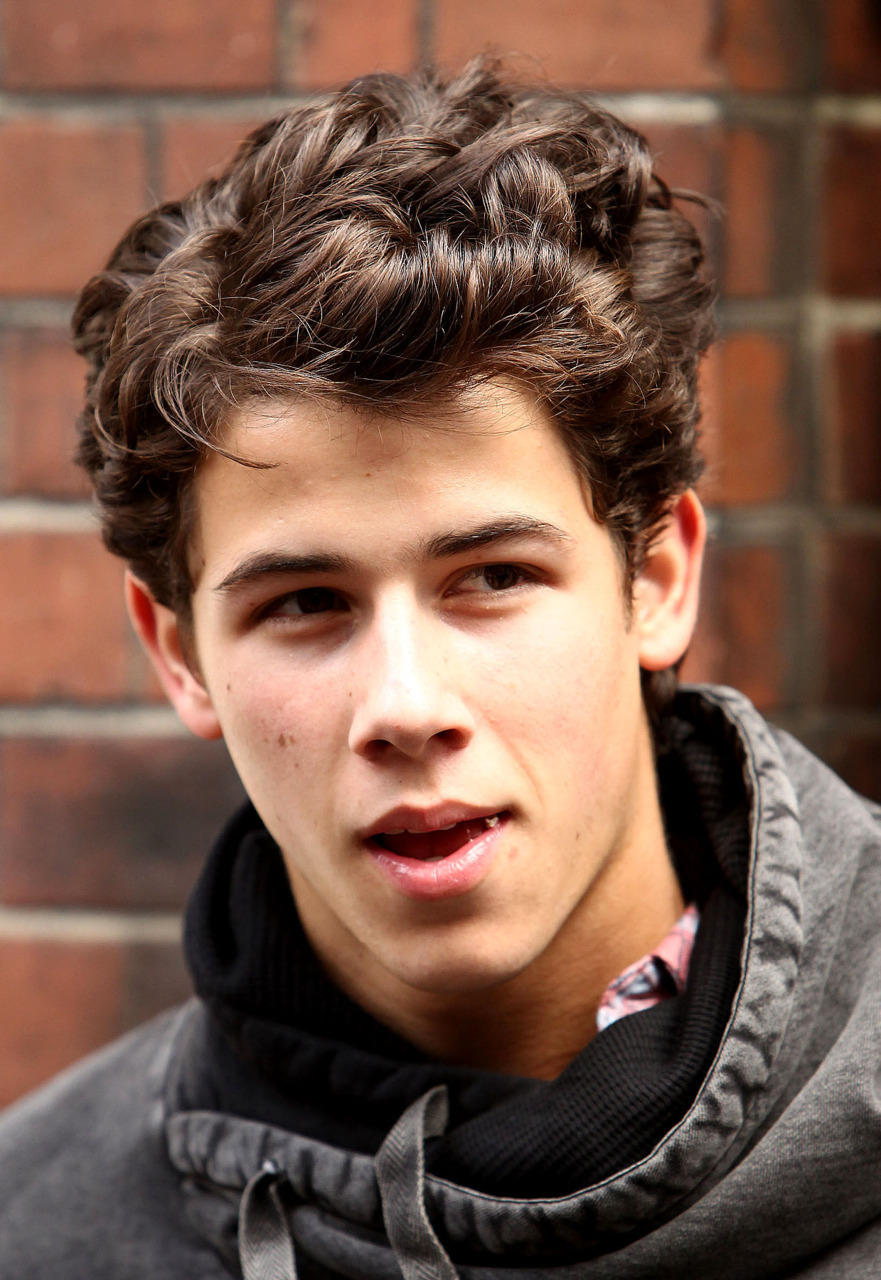 Nick-nick-jonas-18126998-881-1280